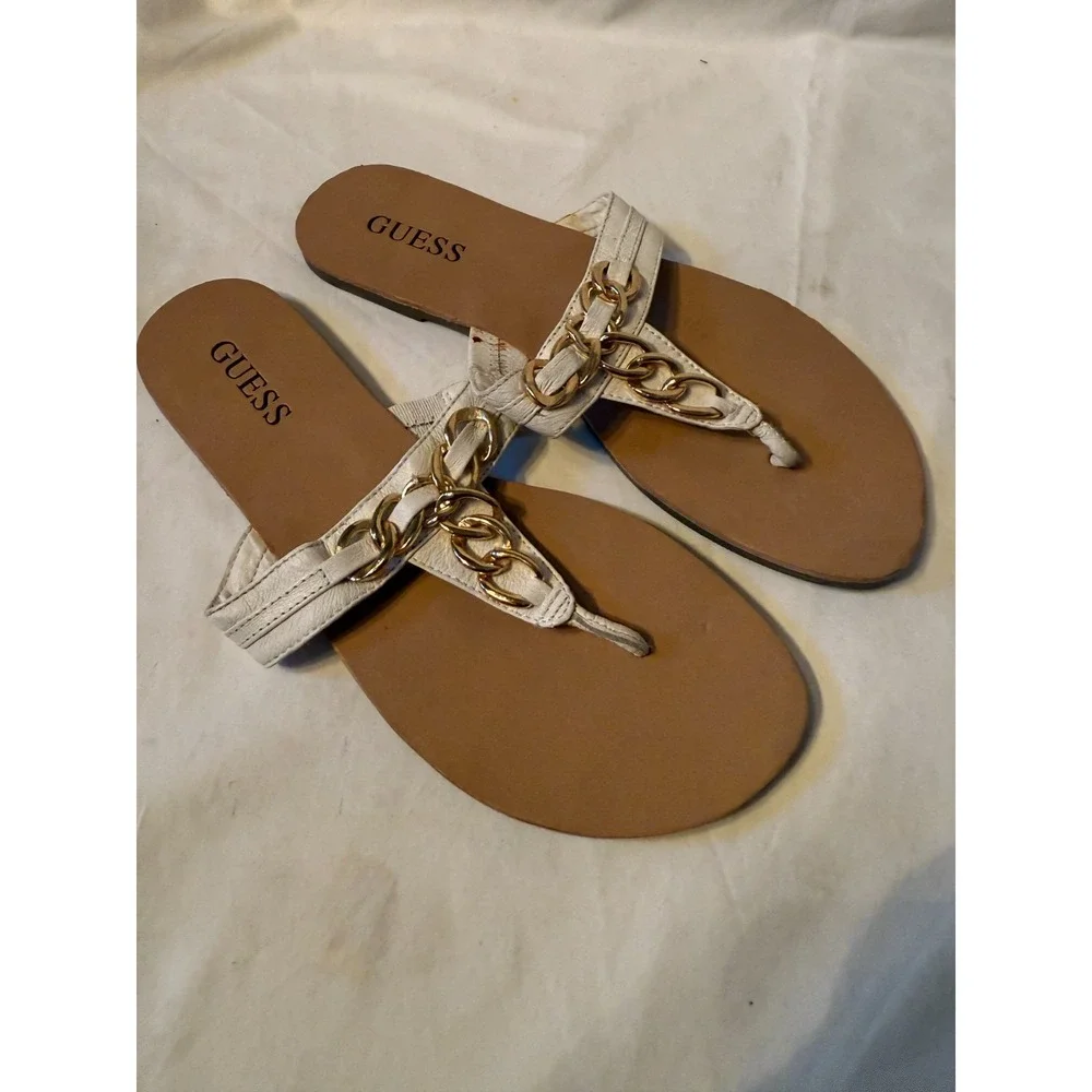 Guess GFTORI White Leather Gold Chain Thong Sandals Womens 8M Flat Slides